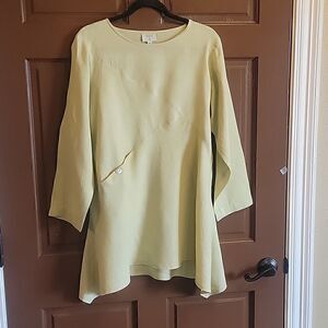 Kathleen Sommers-Linen green asymmetrical long sleeved top S.
